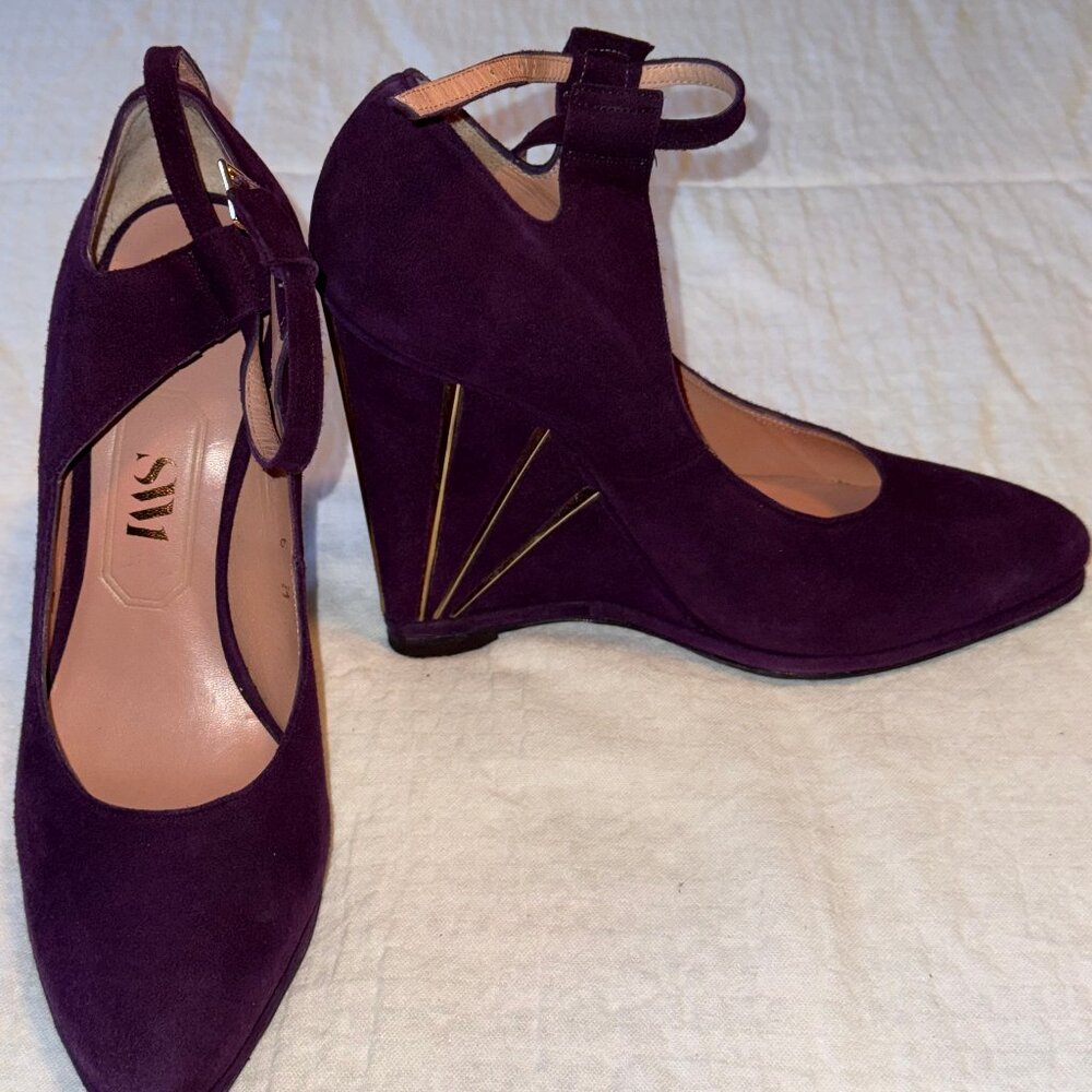 Stuart Weitzman Wedge PURPLE suede shoe with gold detail | Size 6 | New